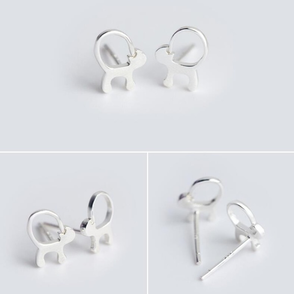 ❤️4 for $20 Sale❤️ Silver cat Stud Earrings - Picture 3 of 4